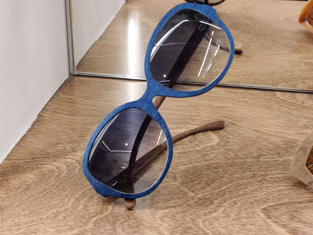 Occhiali da sole in legno blu CREO 002, fatti a mano a Positano