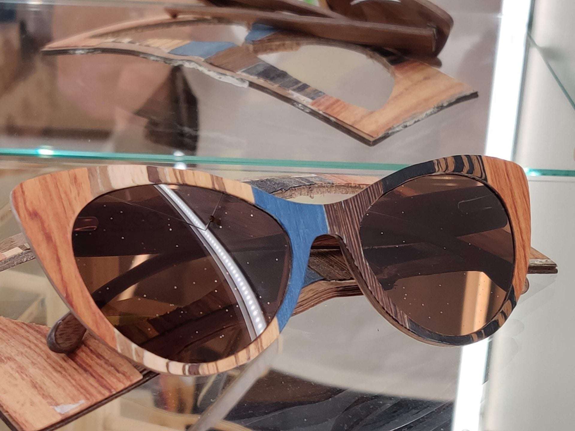 Occhiali da sole con intarsio multicolore CREO 168, fatti a mano a Positano